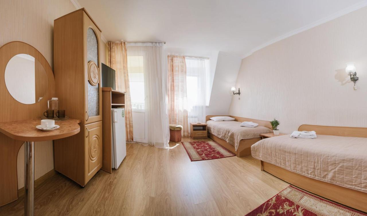 Arkada Sanatorium Hotel Truskavets Buitenkant foto