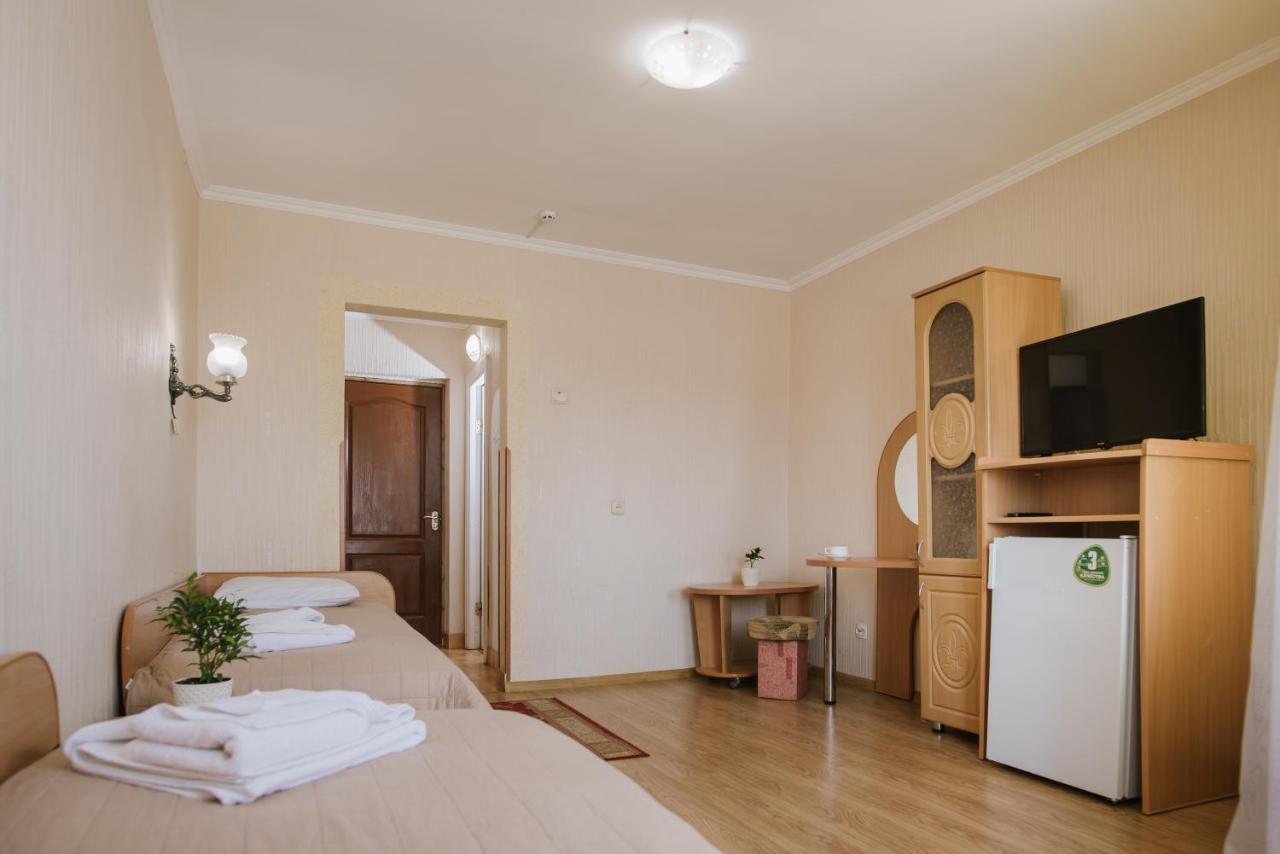 Arkada Sanatorium Hotel Truskavets Buitenkant foto