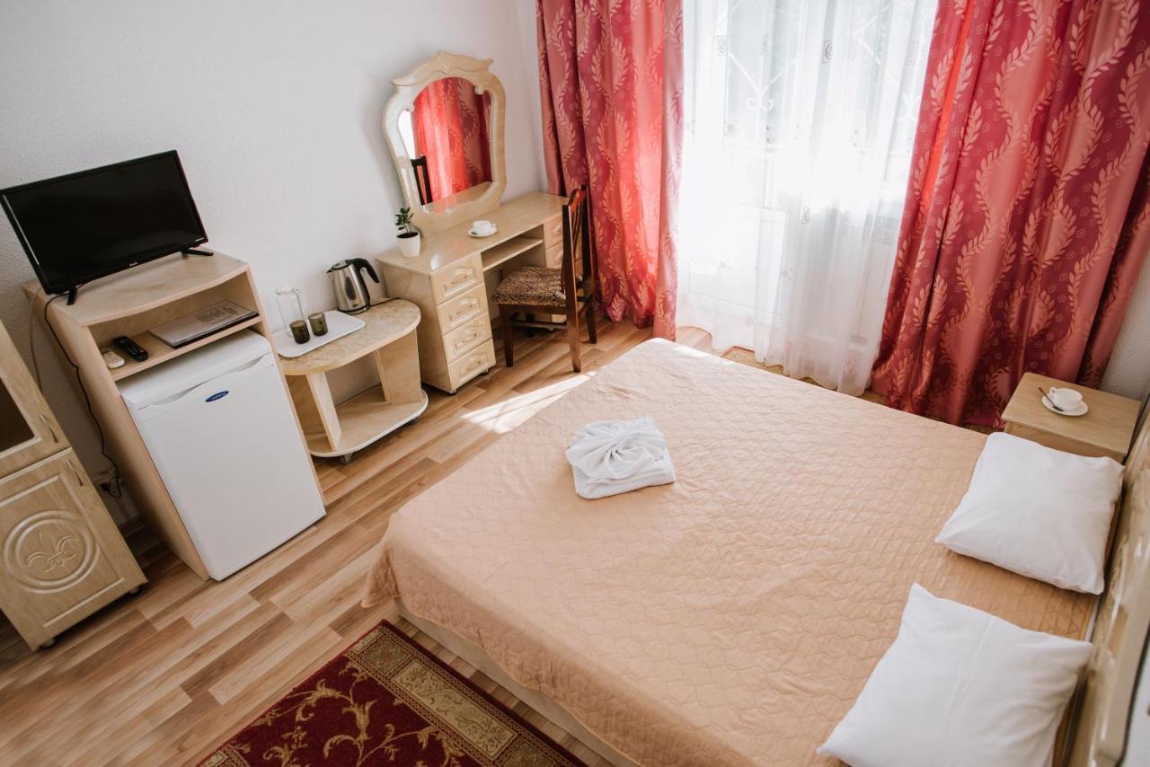 Arkada Sanatorium Hotel Truskavets Buitenkant foto