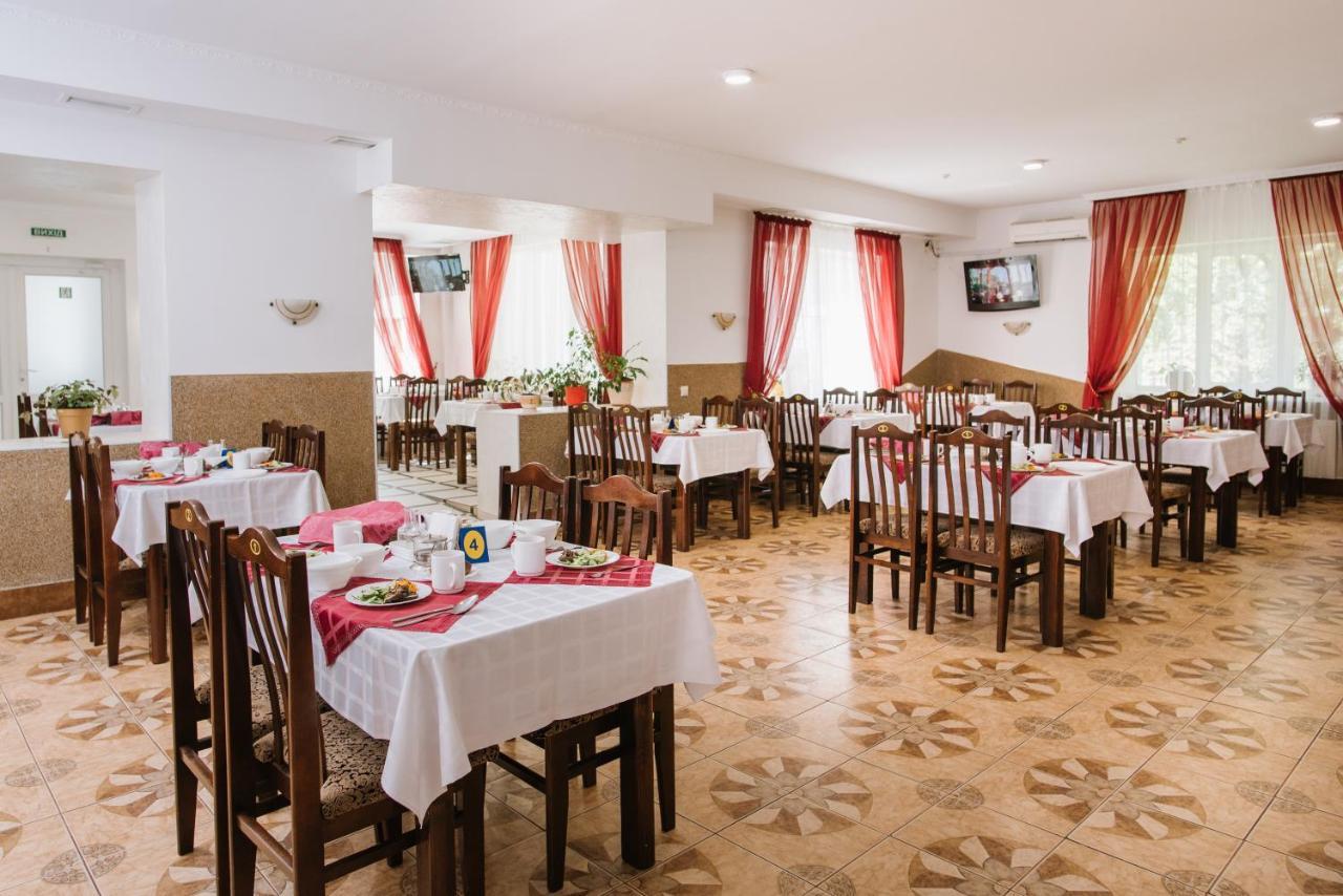 Arkada Sanatorium Hotel Truskavets Buitenkant foto
