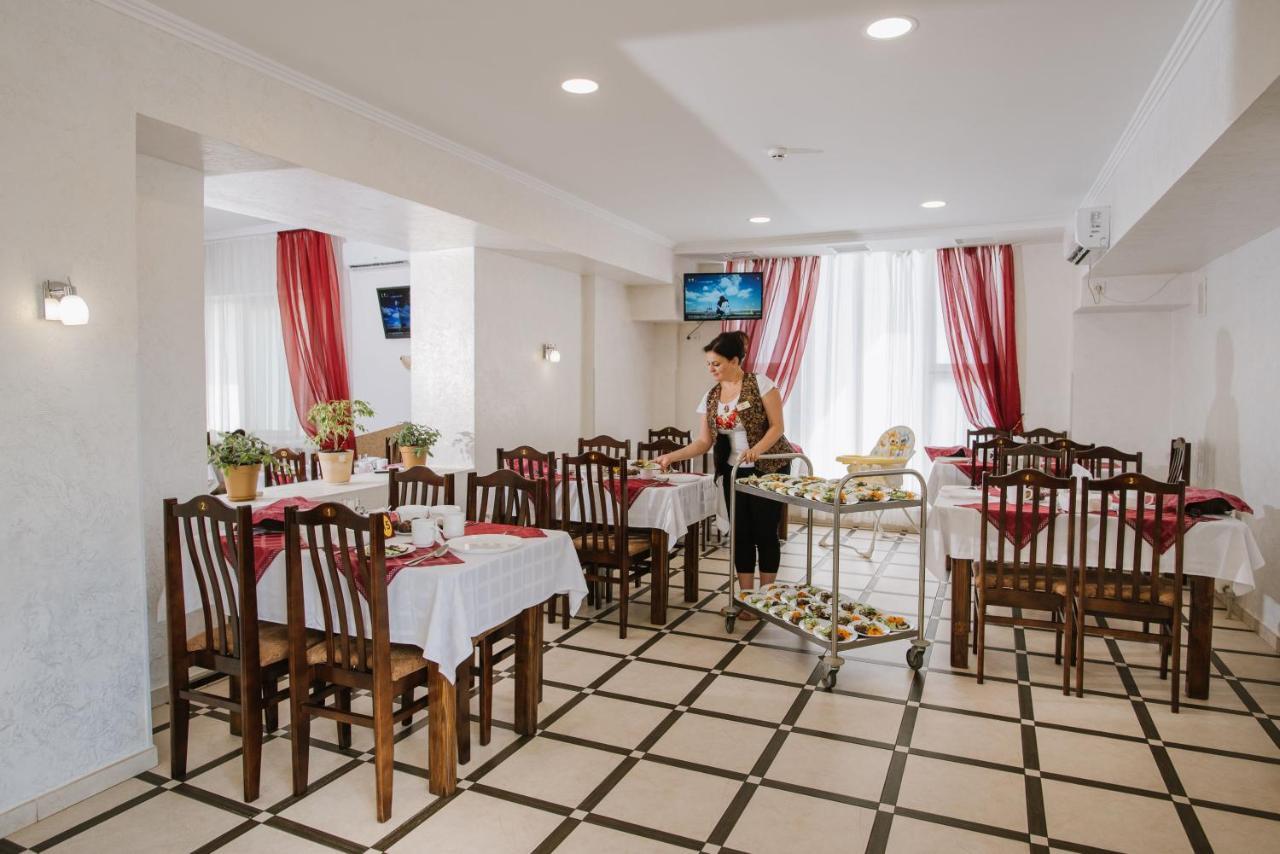 Arkada Sanatorium Hotel Truskavets Buitenkant foto